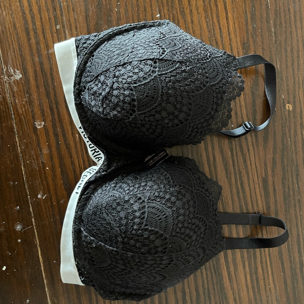 Victoria’s Secret black lace bra